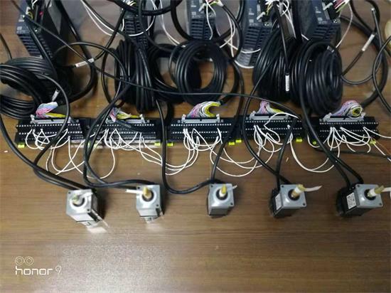 號外！號外_三菱定位新用法：FX5U內置32軸總線定位！